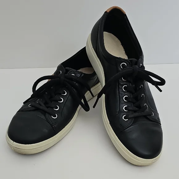 Ecco Black Leather Women's Sneakers Size 9 Extra Width - Picture 1 of 9